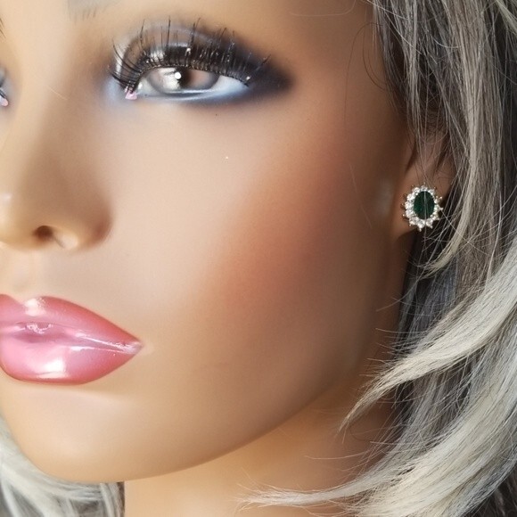 Green stud earrings - Picture 7 of 7